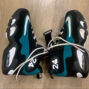 Air Ken Griffey Max size 4 youth